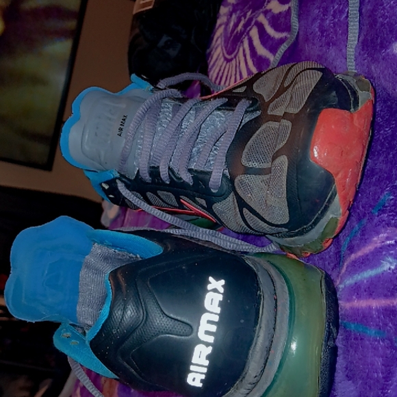 Nike Youth Kids Air Max Black and Gray Sneakers with Orange Accents - Picture 4 of 4